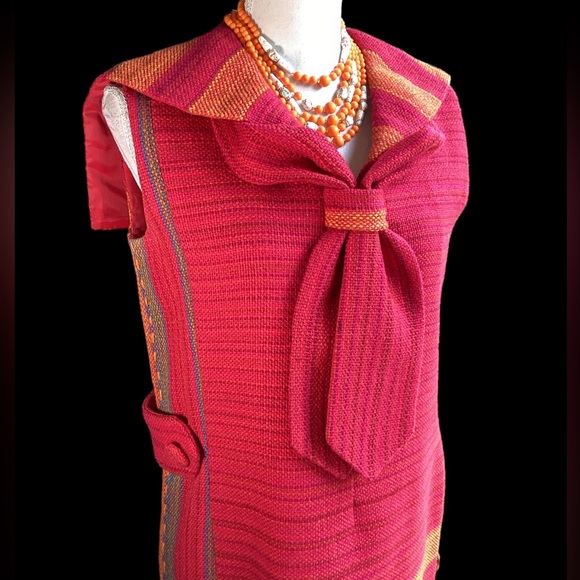 Vintage 1960’s Wool Tweed Magenta Sleeveless Dress. B31 - Picture 3 of 16
